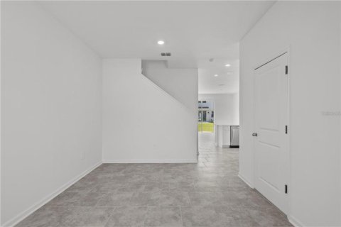 Townhouse in Davenport, Florida 3 bedrooms, 170.94 sq.m. № 2143743 - photo 4