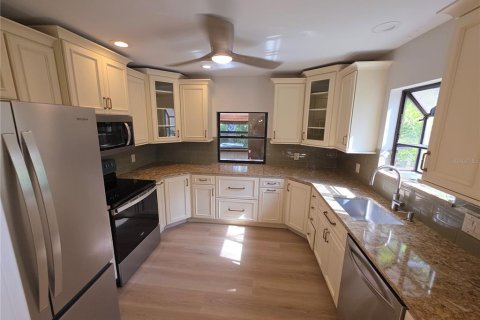 House in Bradenton, Florida 3 bedrooms, 153.29 sq.m. № 2112190 - photo 7