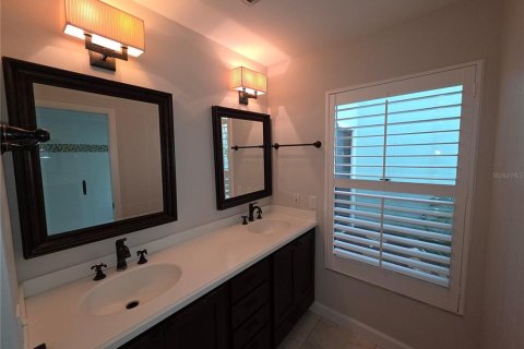 House in Bradenton, Florida 3 bedrooms, 153.29 sq.m. № 2112190 - photo 15
