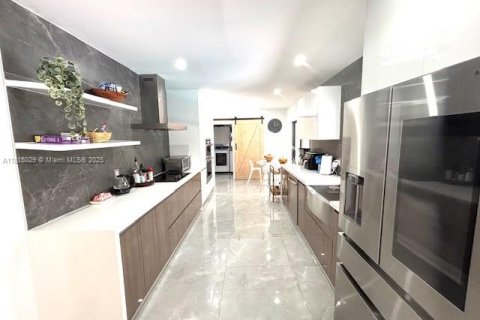 Купить виллу или дом в Майами, Флорида 4 спальни, 371.05м2, № 1766938 - фото 12