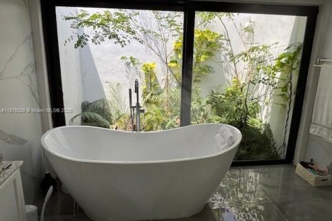Купить виллу или дом в Майами, Флорида 4 спальни, 371.05м2, № 1766938 - фото 16
