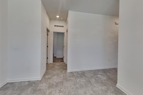 Casa en alquiler en Apopka, Florida, 5 dormitorios, 248.14 m2 № 2107353 - foto 3