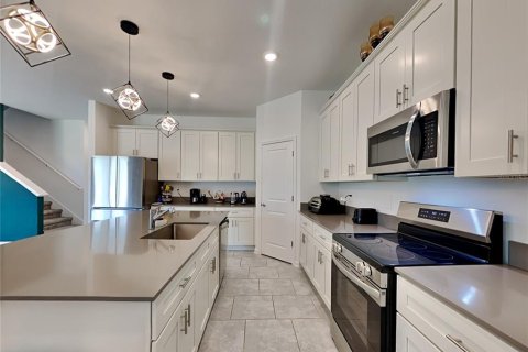 Casa en alquiler en Apopka, Florida, 5 dormitorios, 248.14 m2 № 2107353 - foto 5