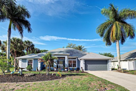 House in Punta Gorda, Florida 4 bedrooms, 199.28 sq.m. № 2212759