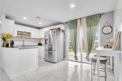 Купить виллу или дом в Дейви, Флорида 3 спальни, 102.19м2, № 2085606 - фото 7