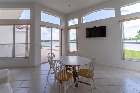 Villa ou maison à louer à Miramar, Floride: 4 chambres, 240.52 m2 № 1939786 - photo 5