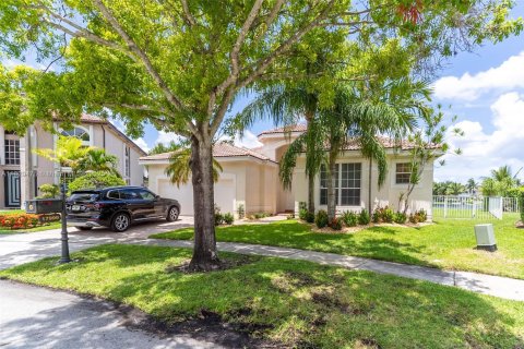 Villa ou maison à louer à Miramar, Floride: 4 chambres, 240.52 m2 № 1939786 - photo 2