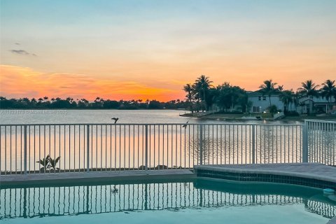 Villa ou maison à louer à Miramar, Floride: 4 chambres, 240.52 m2 № 1939786 - photo 1