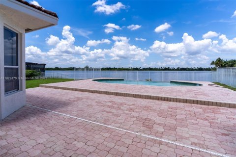 Villa ou maison à louer à Miramar, Floride: 4 chambres, 240.52 m2 № 1939786 - photo 10