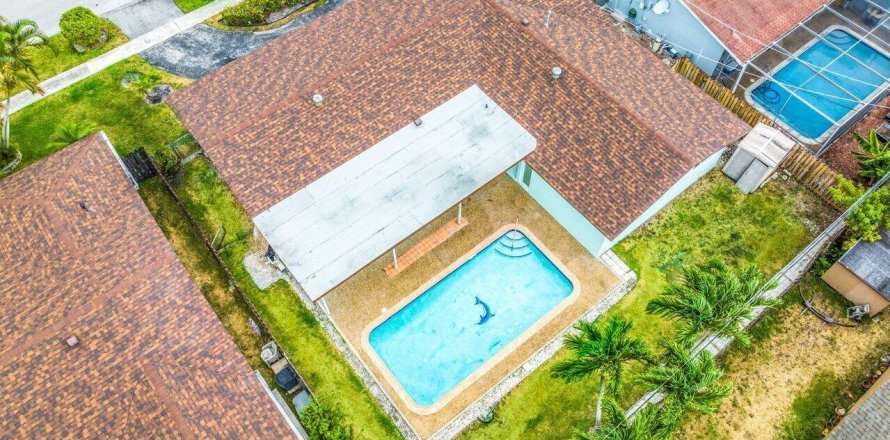 Casa en Sunrise, Florida 4 dormitorios, 168.99 m2 № 1188700