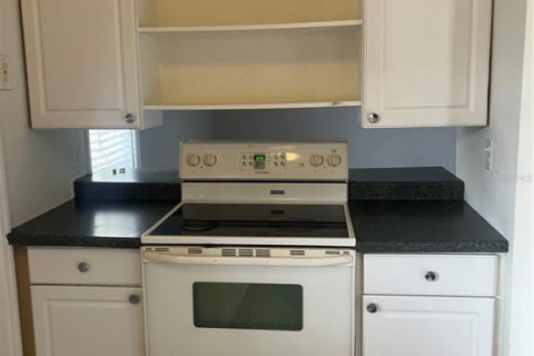 Townhouse in Tampa, Florida 2 bedrooms, 94.02 sq.m. № 1907370 - photo 2