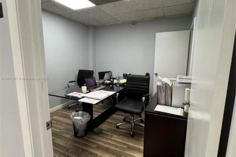 Купить коммерческую недвижимость в Пальметто-Бей, Флорида № 2054538 - фото 9