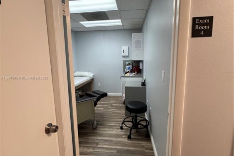 Купить коммерческую недвижимость в Пальметто-Бей, Флорида № 2054538 - фото 29