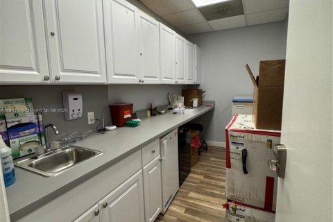 Купить коммерческую недвижимость в Пальметто-Бей, Флорида № 2054538 - фото 16