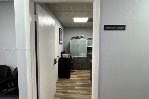 Купить коммерческую недвижимость в Пальметто-Бей, Флорида № 2054538 - фото 11