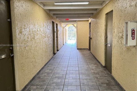 Купить коммерческую недвижимость в Пальметто-Бей, Флорида № 2054538 - фото 3