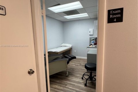 Купить коммерческую недвижимость в Пальметто-Бей, Флорида № 2054538 - фото 28