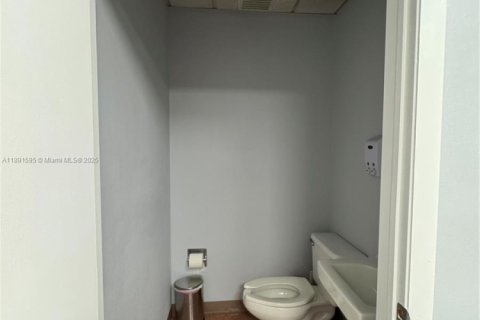 Купить коммерческую недвижимость в Пальметто-Бей, Флорида № 2054538 - фото 7