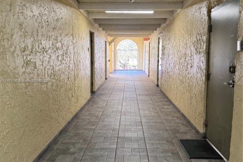 Купить коммерческую недвижимость в Пальметто-Бей, Флорида № 2054538 - фото 2