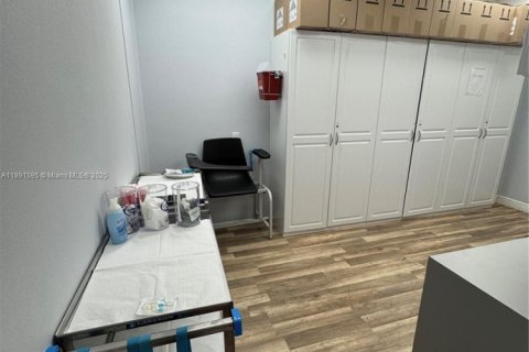 Купить коммерческую недвижимость в Пальметто-Бей, Флорида № 2054538 - фото 19