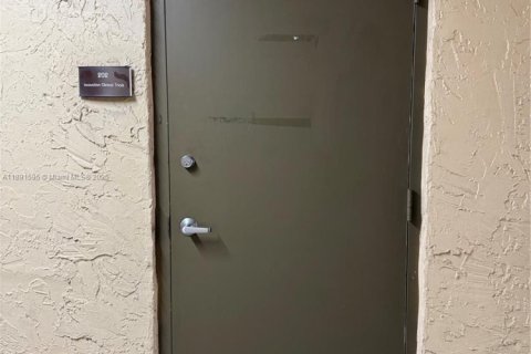 Купить коммерческую недвижимость в Пальметто-Бей, Флорида № 2054538 - фото 1