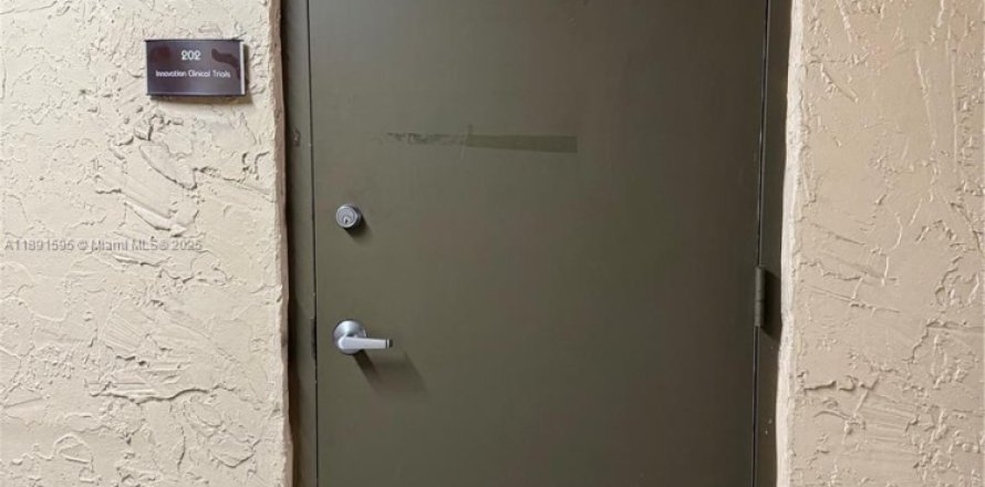 Коммерческая недвижимость в Пальметто-Бей, Флорида № 2054538