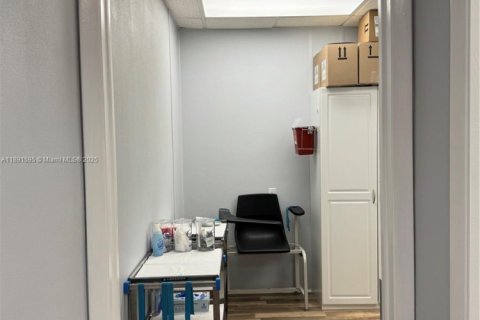 Купить коммерческую недвижимость в Пальметто-Бей, Флорида № 2054538 - фото 18