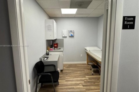 Купить коммерческую недвижимость в Пальметто-Бей, Флорида № 2054538 - фото 20