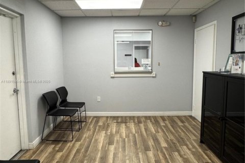 Купить коммерческую недвижимость в Пальметто-Бей, Флорида № 2054538 - фото 5