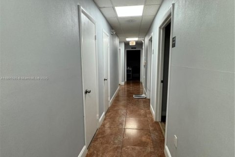 Купить коммерческую недвижимость в Пальметто-Бей, Флорида № 2054538 - фото 25