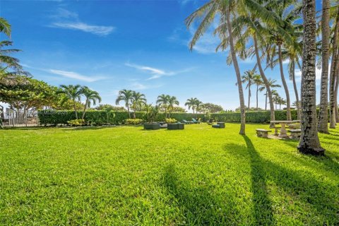 Copropriété à vendre à Surfside, Floride: 1 chambre, 84.08 m2 № 1950358 - photo 5