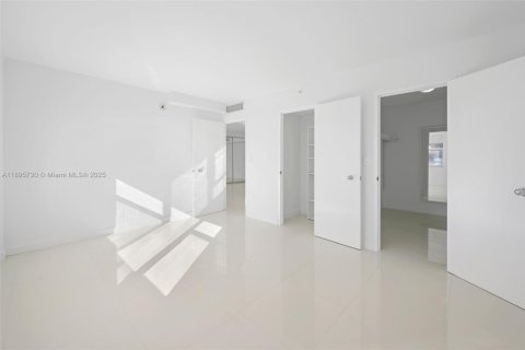 Copropriété à vendre à Surfside, Floride: 1 chambre, 84.08 m2 № 1950358 - photo 13