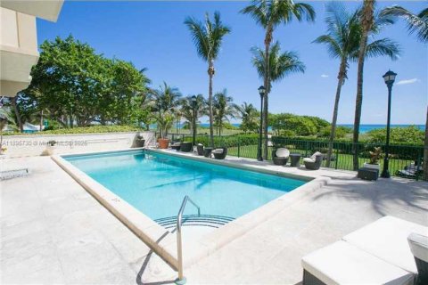 Copropriété à vendre à Surfside, Floride: 1 chambre, 84.08 m2 № 1950358 - photo 1