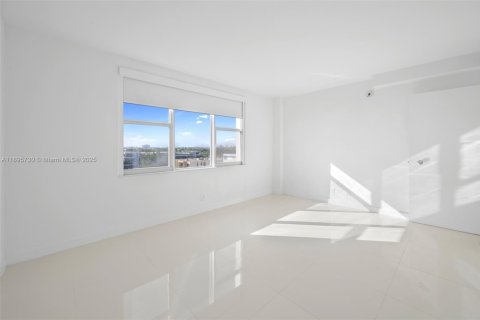 Copropriété à vendre à Surfside, Floride: 1 chambre, 84.08 m2 № 1950358 - photo 14