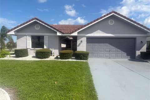 Casa en alquiler en Sun City Center, Florida, 2 dormitorios, 175.59 m2 № 1917616 - foto 1