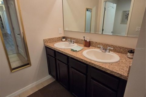 House in Winter Haven, Florida 5 bedrooms, 243.03 sq.m. № 2391016 - photo 5