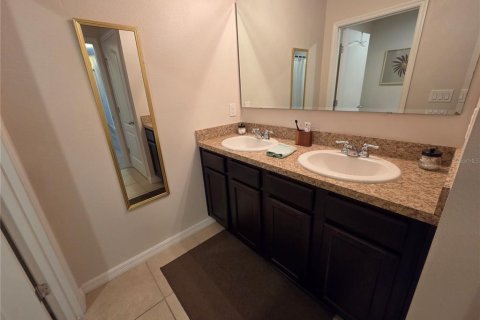 House in Winter Haven, Florida 5 bedrooms, 243.03 sq.m. № 2391016 - photo 6
