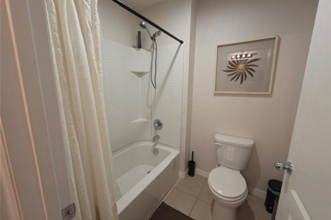 House in Winter Haven, Florida 5 bedrooms, 243.03 sq.m. № 2391016 - photo 7