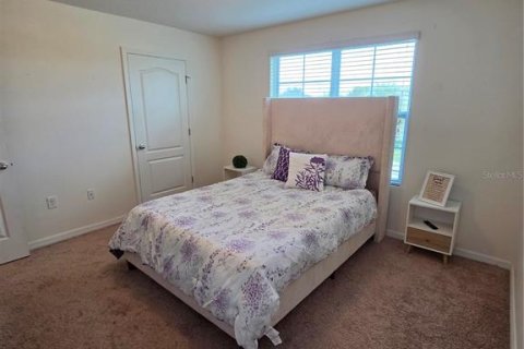 House in Winter Haven, Florida 5 bedrooms, 243.03 sq.m. № 2391016 - photo 4
