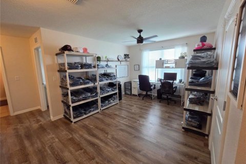 House in Winter Haven, Florida 5 bedrooms, 243.03 sq.m. № 2391016 - photo 14
