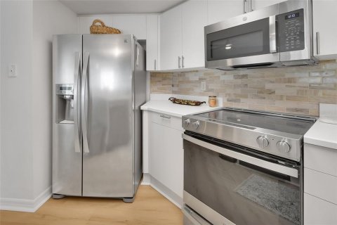 Condominio en venta en Daytona Beach Shores, Florida, 2 dormitorios, 145.02 m2 № 2101360 - foto 16