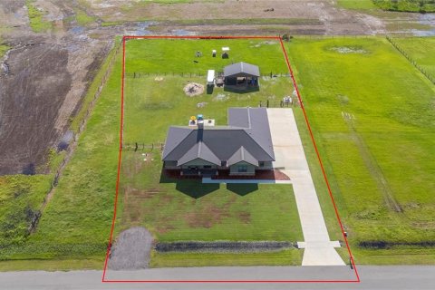 House in Lakeland, Florida 3 bedrooms, 299.61 sq.m. № 1884295 - photo 4