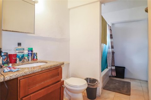 Commercial property in Miami, Florida 207.26 sq.m. № 2090058 - photo 8