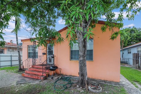 Commercial property in Miami, Florida 207.26 sq.m. № 2090058 - photo 27