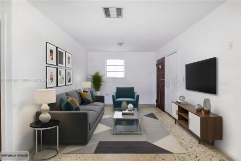 Commercial property in Miami, Florida 207.26 sq.m. № 2090058 - photo 13