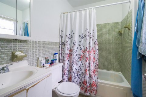 Commercial property in Miami, Florida 207.26 sq.m. № 2090058 - photo 23