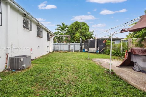 Commercial property in Miami, Florida 207.26 sq.m. № 2090058 - photo 21