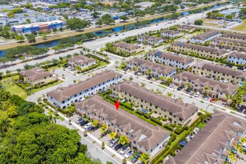 Townhouse in Davie, Florida 3 bedrooms, 133.59 sq.m. № 2401496 - photo 22