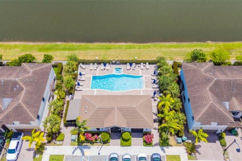 Townhouse in Davie, Florida 3 bedrooms, 133.59 sq.m. № 2401496 - photo 18