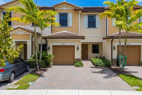 Townhouse in Davie, Florida 3 bedrooms, 133.59 sq.m. № 2401496